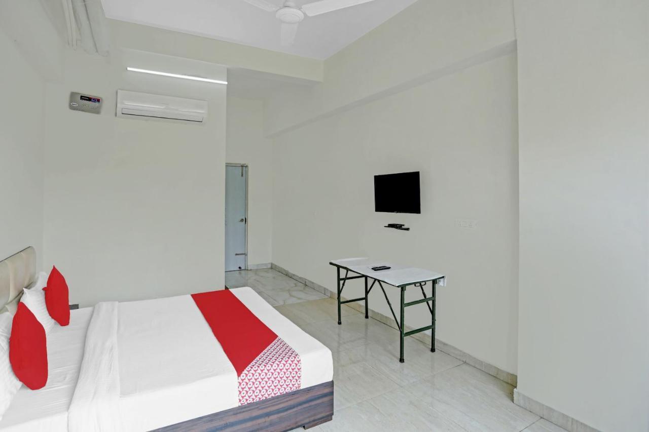 Oyo Flagship 80971 The Lime Tree Bareilly Exterior foto